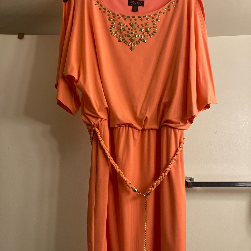 Beautiful orange mini dress, worn once. Size M, open short sleeve.